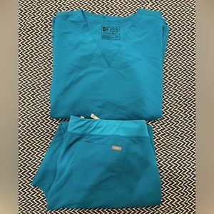 Like New - Women’s “FIGS” Scrubs